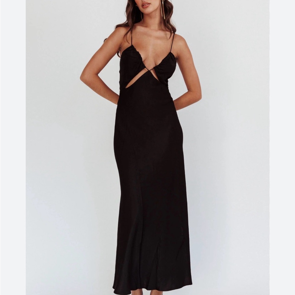 Mahina Sleek Black Maxi Dress